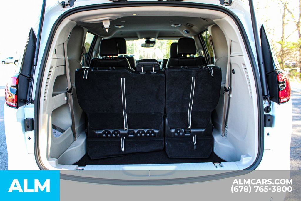 Used 2024 Chrysler Pacifica Touring-L image 17