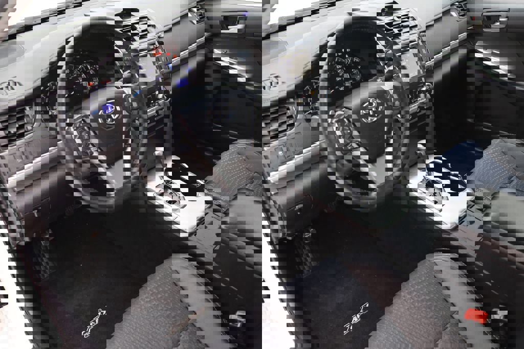 Used 2013 Toyota Camry SE image 14