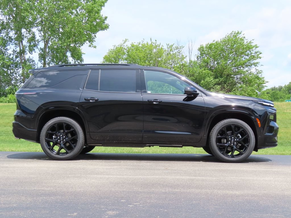 New 2026 Chevrolet Traverse RS w/ LPO, Floor Liner Package AWD/4WD image 2