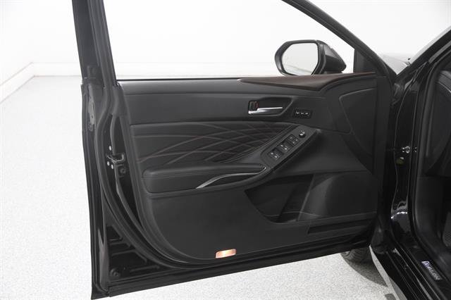 Used 2021 Toyota Avalon Limited w/ Advanced Safety Package FWD image 4