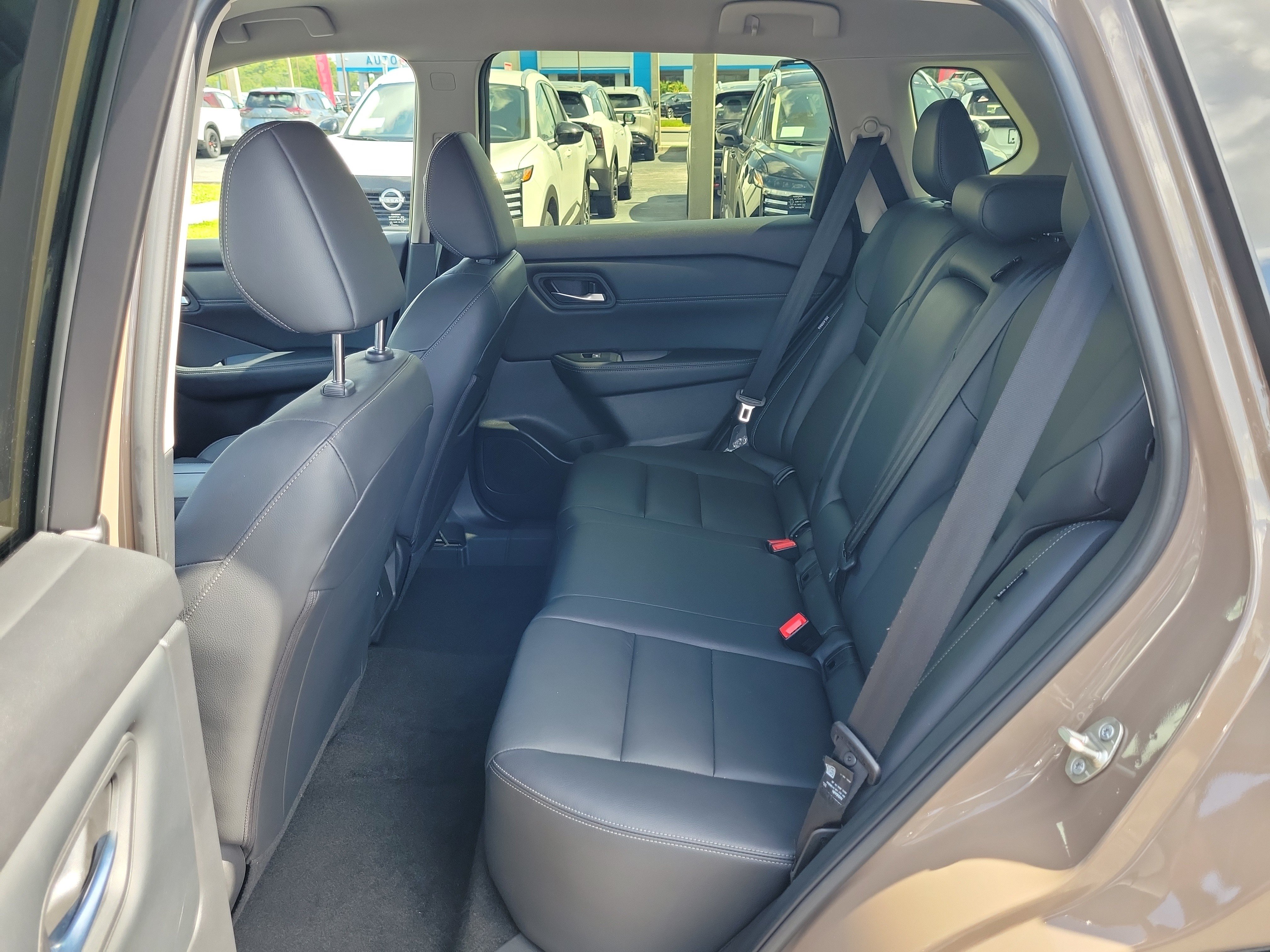 Certified 2025 Nissan Rogue SL FWD image 16