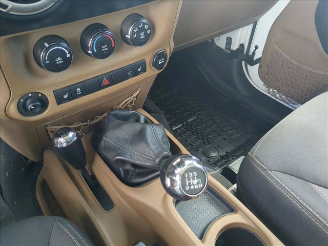 Used 2014 Jeep Wrangler Rubicon w/ Power Convenience Group AWD/4WD image 12