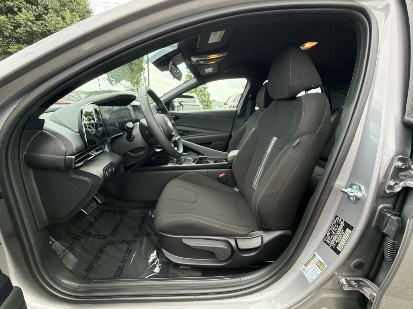 Used 2025 Hyundai Elantra SEL w/ Cargo Package FWD image 13