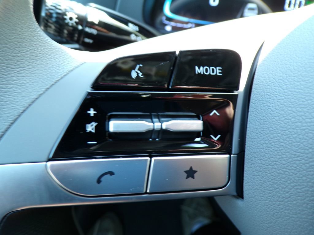 New 2026 Hyundai Elantra Hybrid FWD image 30