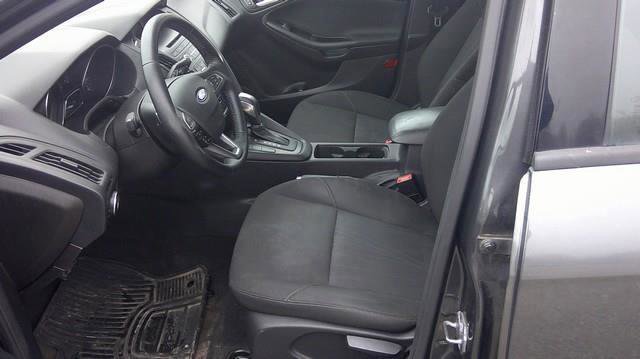 Used 2015 Ford Focus SE w/ SE Sport Package image 5