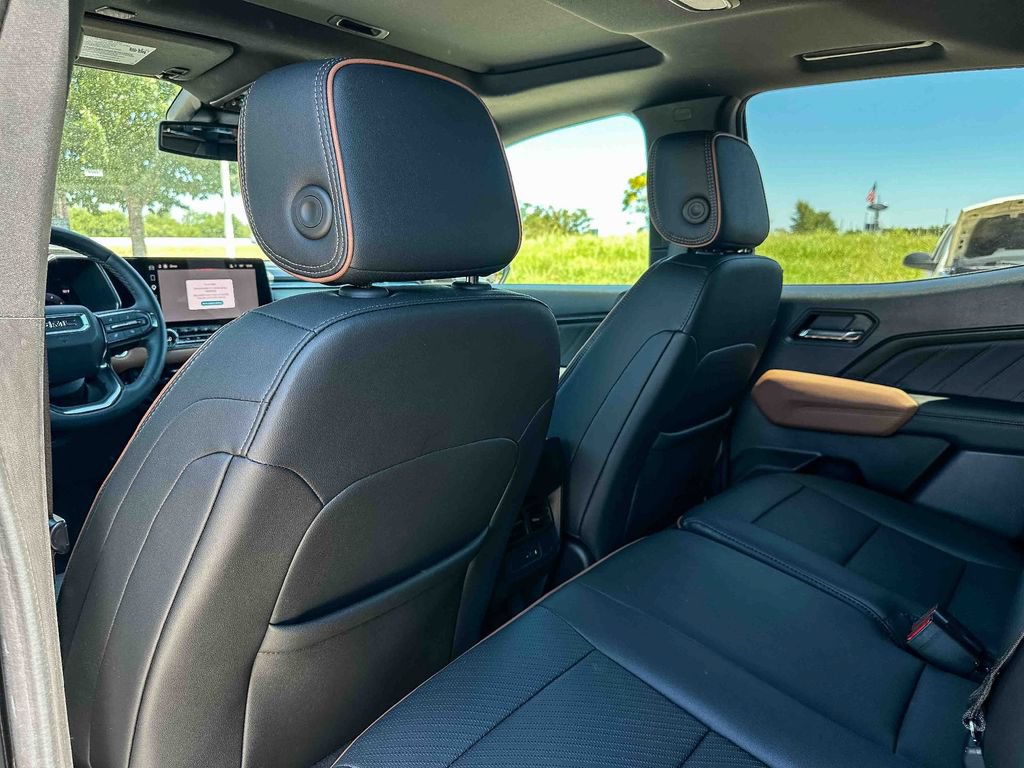 Used 2025 GMC Canyon AT4 w/ Nightfall Edition AWD/4WD image 17
