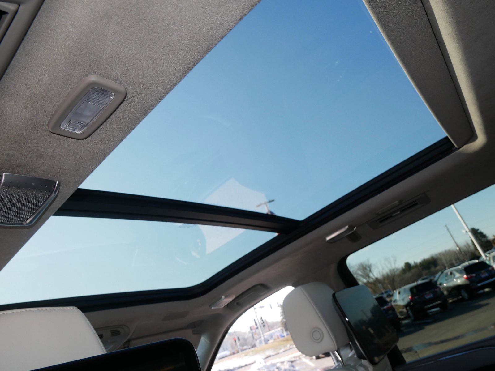 Used 2024 Cadillac Escalade ESV Premium Luxury Platinum image 11