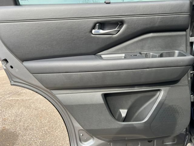 Used 2025 Nissan Pathfinder SL image 36