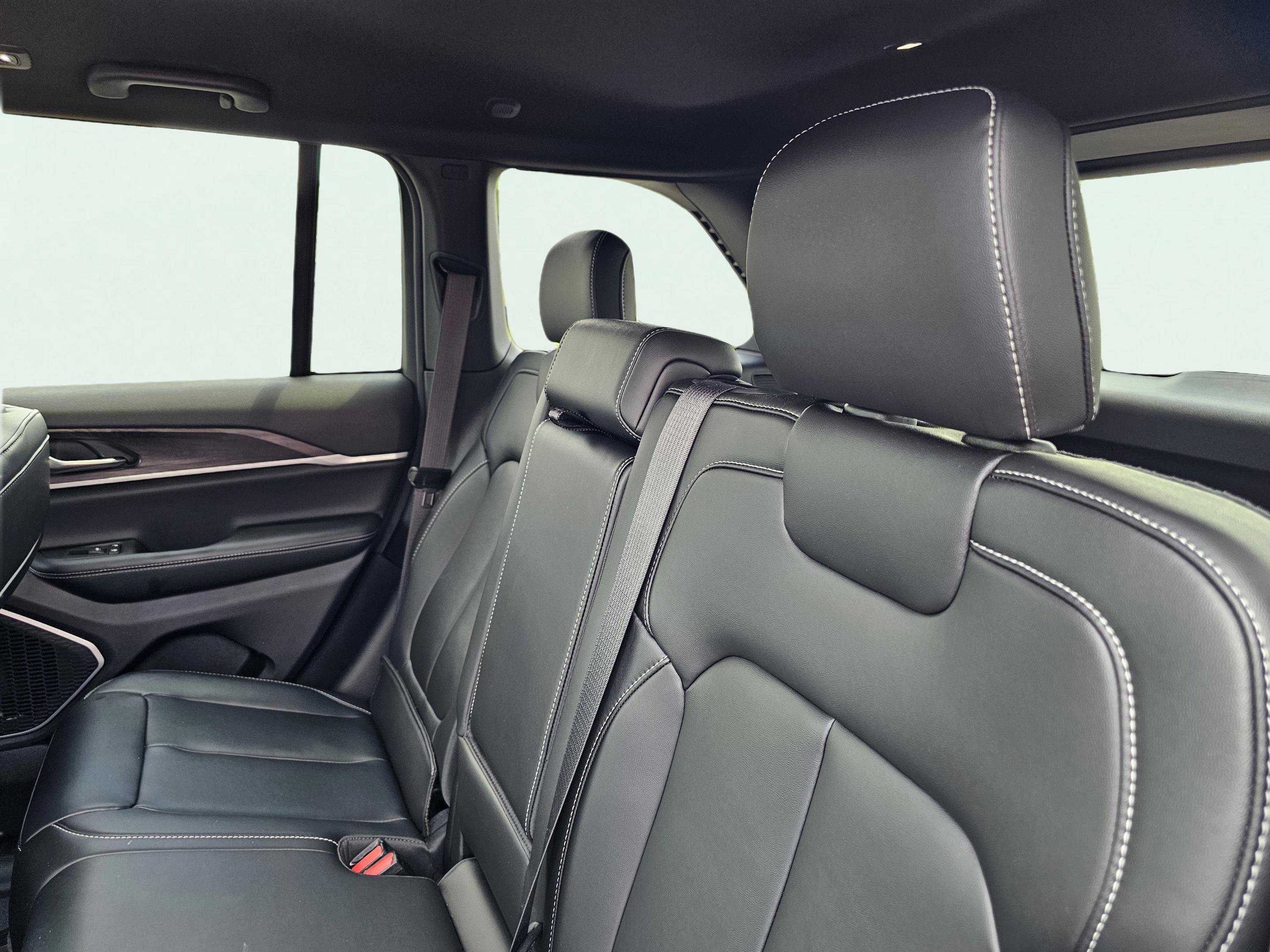New 2026 Jeep Grand Cherokee Limited RWD image 32