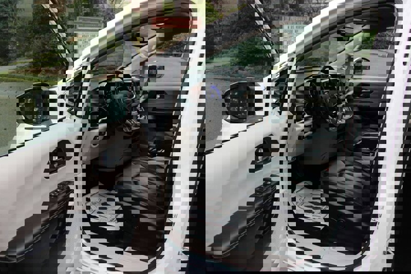 Used 2020 Chrysler Voyager Lxi image 5