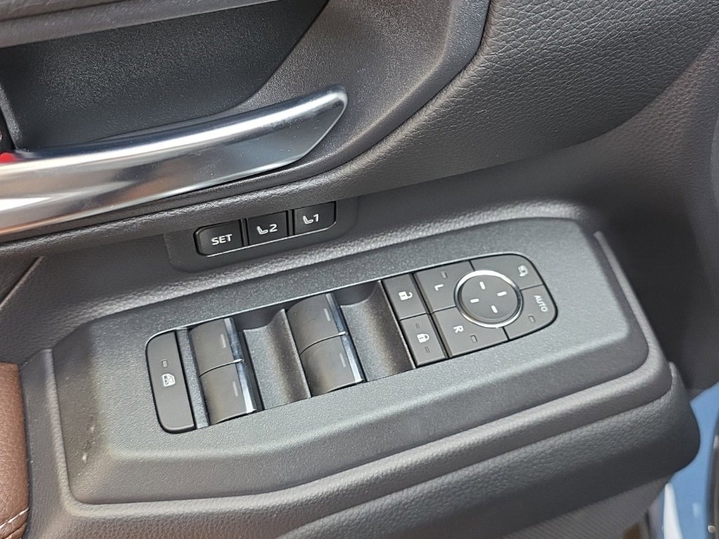 Used 2025 Toyota Land Cruiser image 27