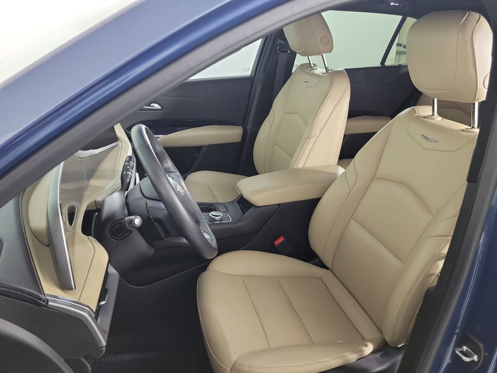 Certified 2024 Cadillac XT4 Luxury w/ Cold Weather Package FWD image 17