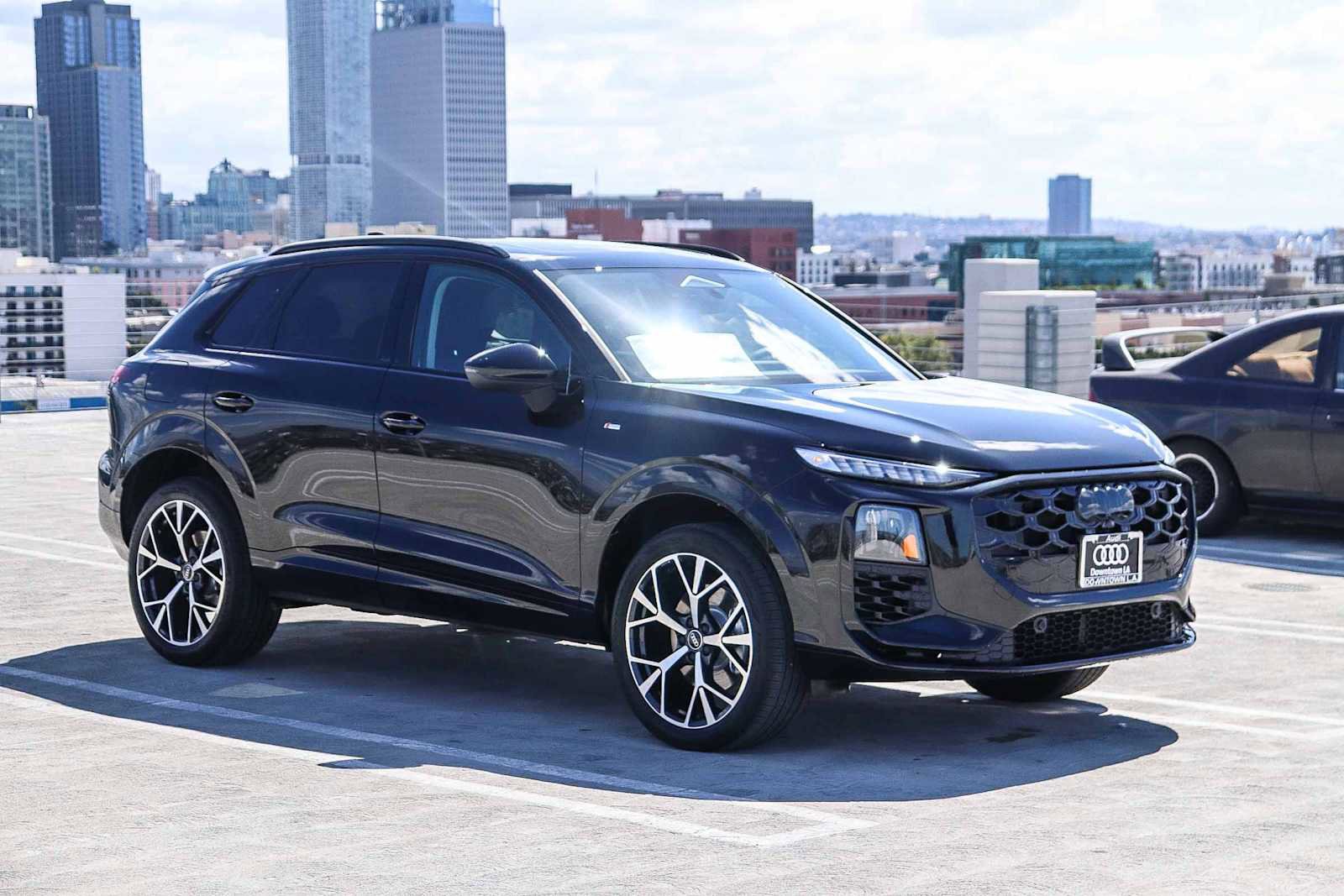 New 2026 Audi Q3 quattro 2.0T AWD/4WD image 3