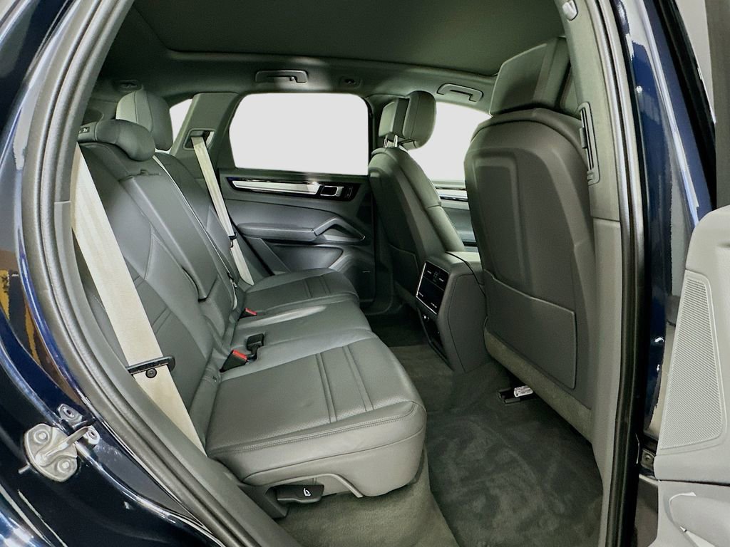 Certified 2023 Porsche Cayenne S Platinum image 29