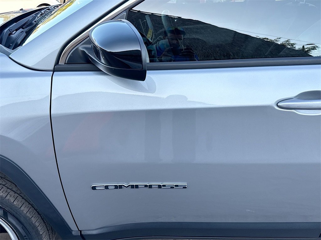 Used 2023 Jeep Compass Latitude image 34