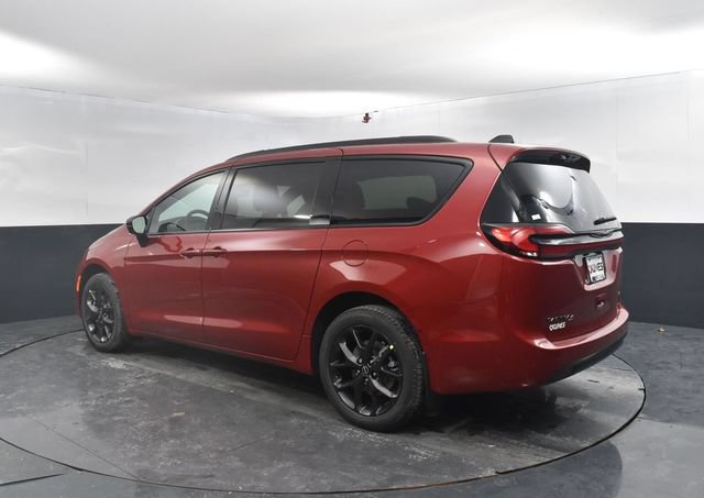 New 2026 Chrysler Pacifica Select AWD/4WD image 7