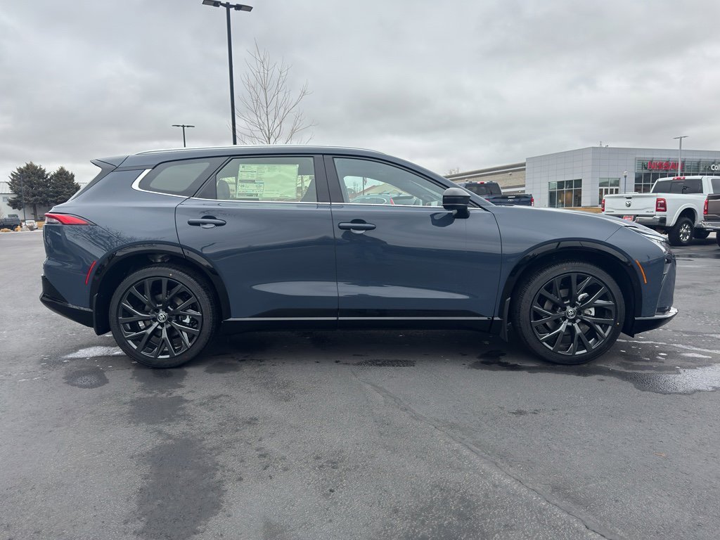 New 2026 Toyota Crown Signia image 2