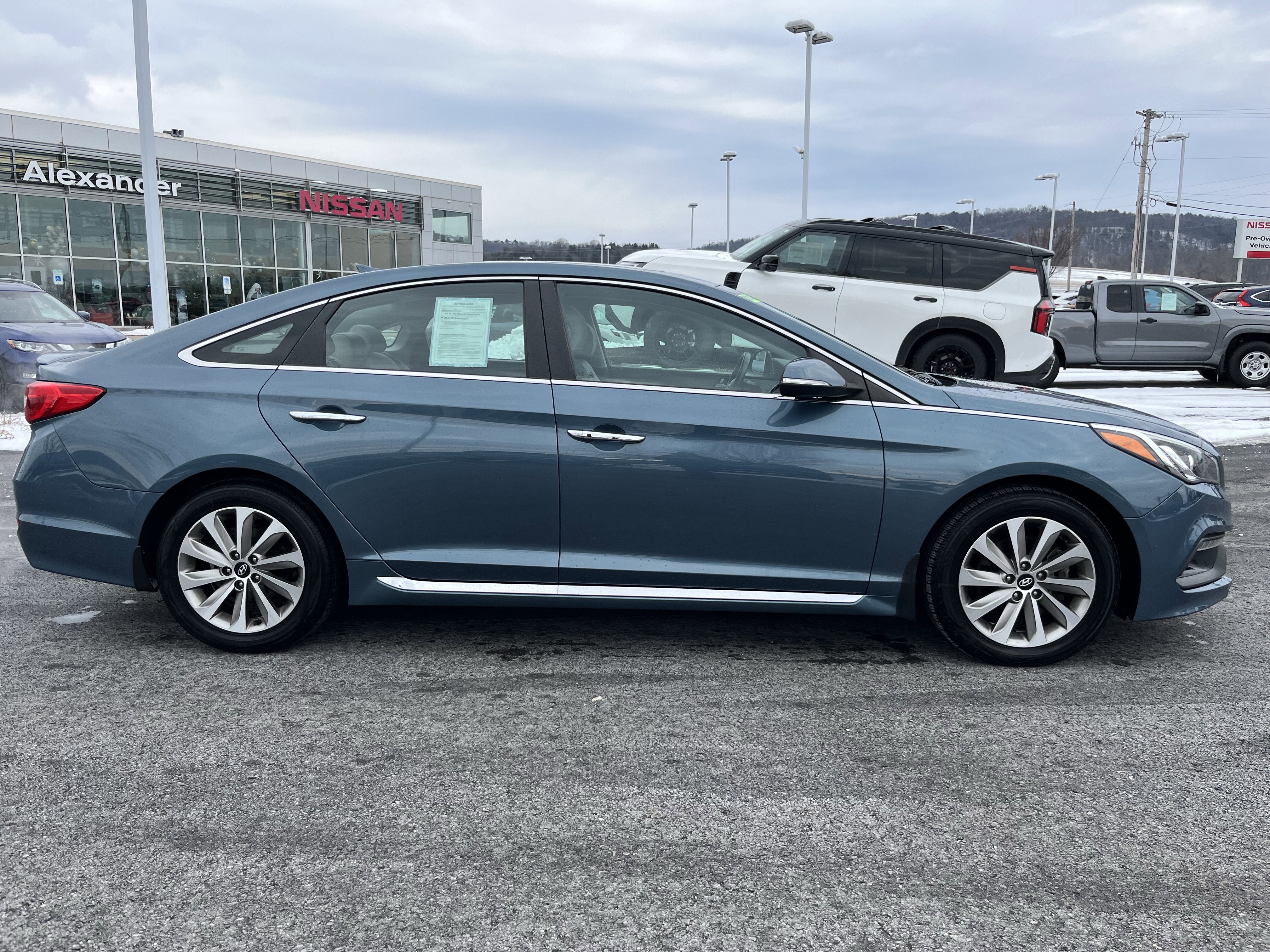 Used 2017 Hyundai Sonata Sport w/ Value Edition Package 02 image 2
