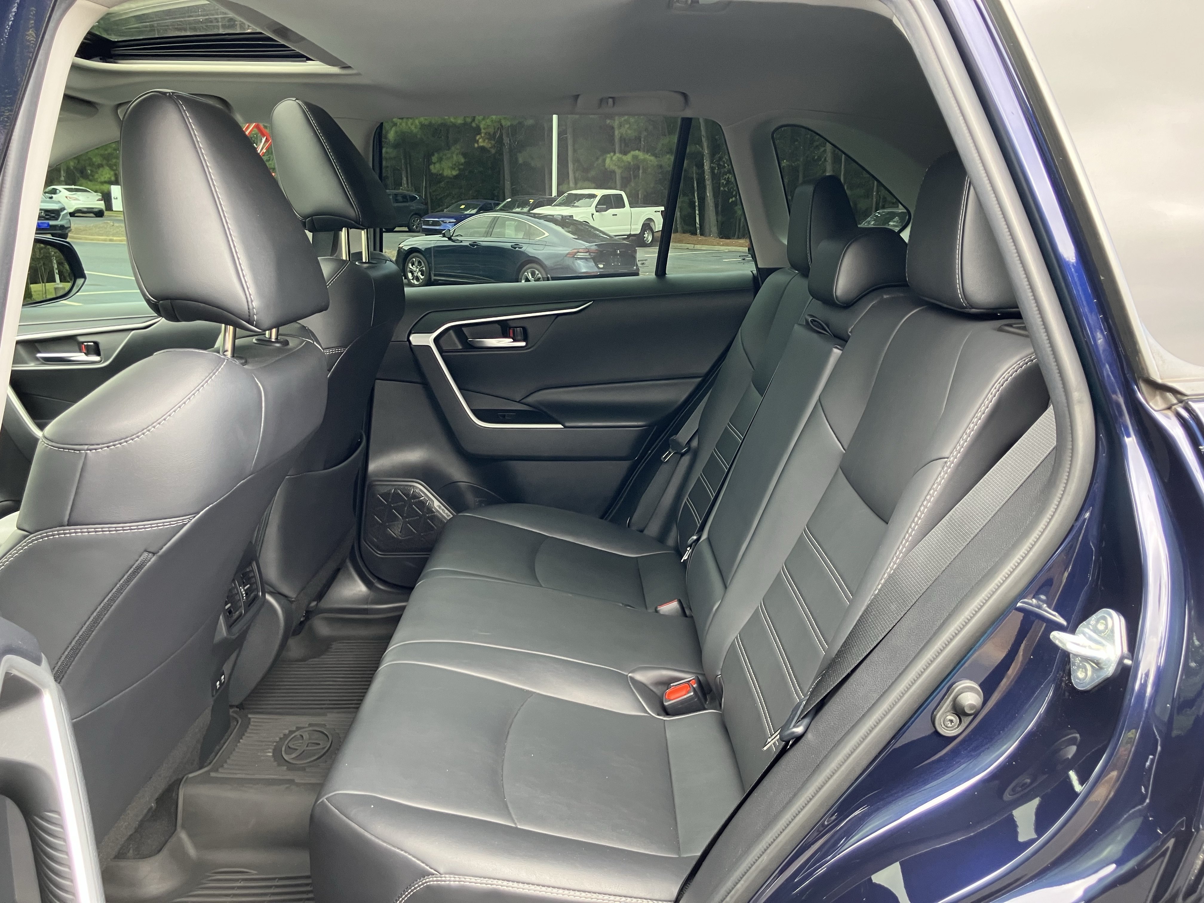Used 2021 Toyota RAV4 XLE Premium FWD image 30