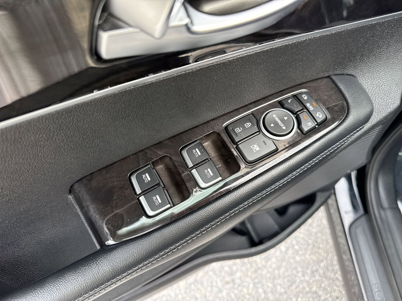 Used 2016 Kia Sorento EX w/ EX Touring Package image 14