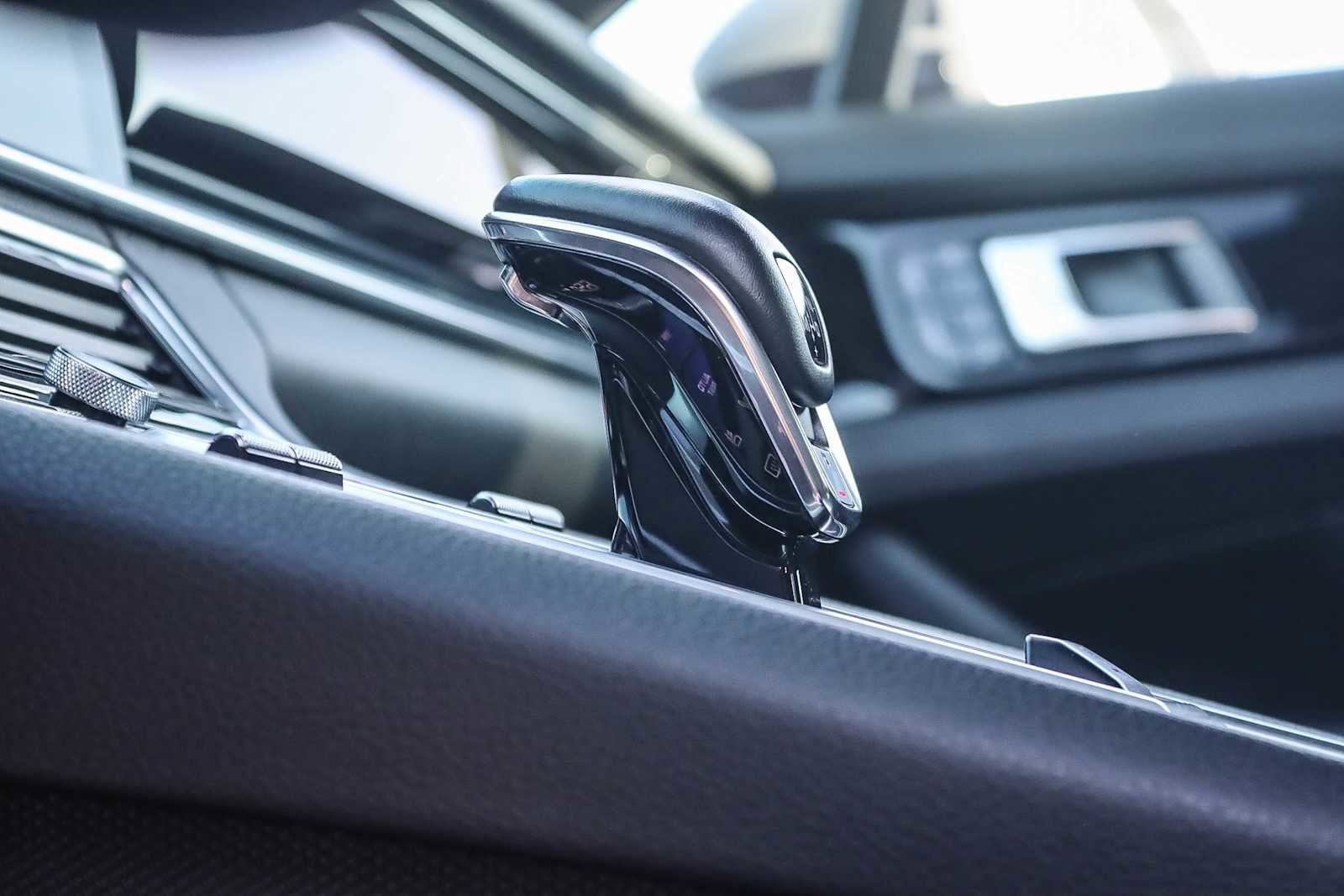 Used 2018 Porsche Panamera 4 image 23