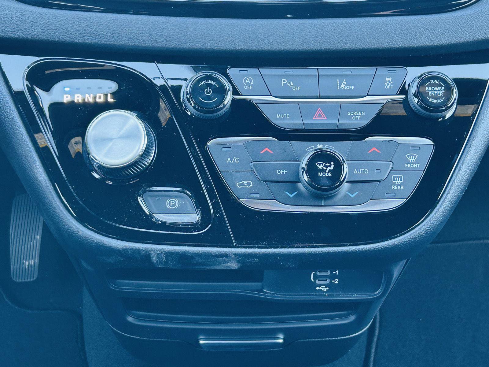 New 2026 Chrysler Voyager LX FWD image 21