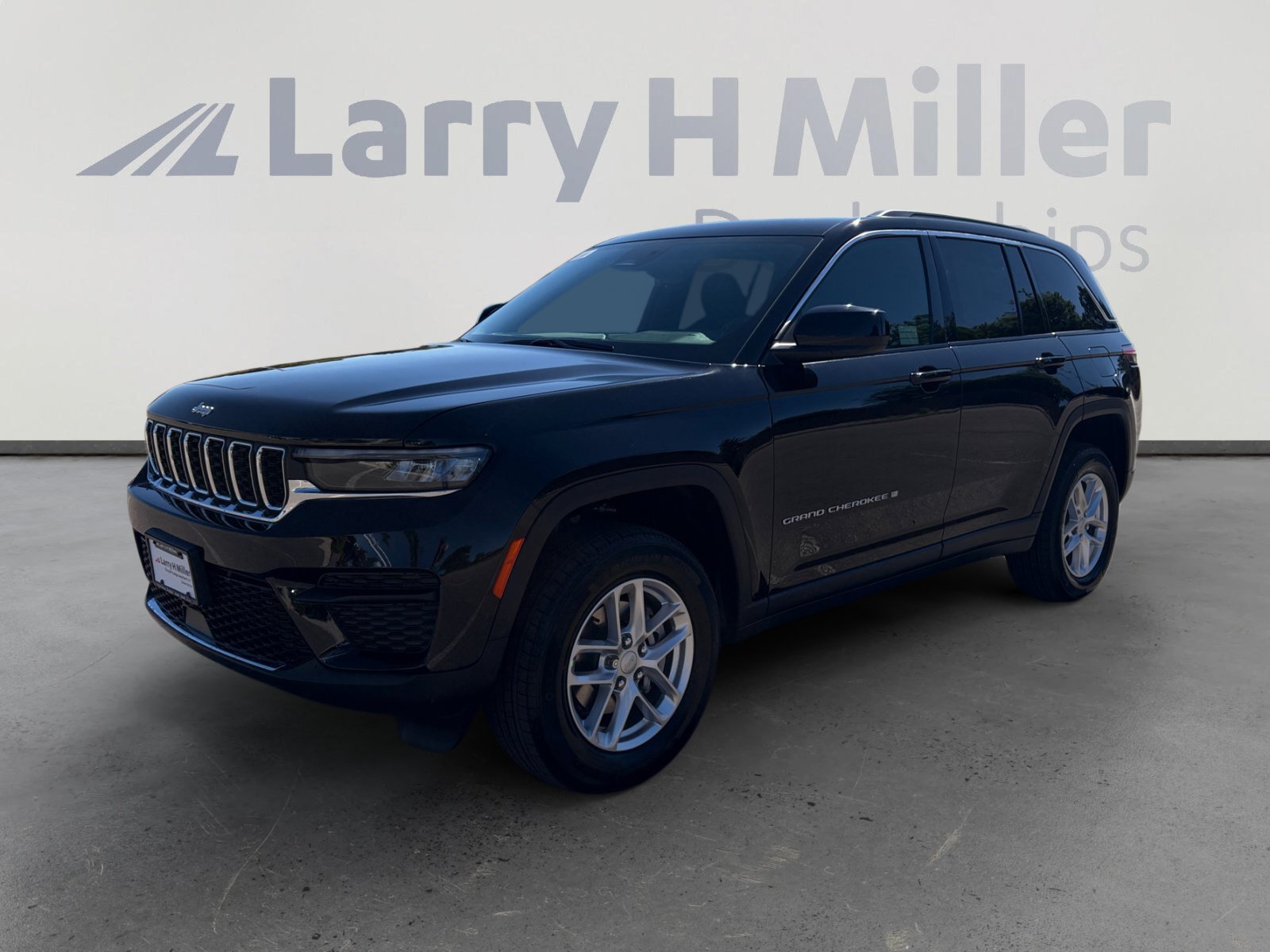 New 2026 Jeep Grand Cherokee Laredo X AWD/4WD image 1