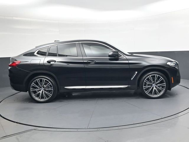 Used 2025 BMW X4 xDrive30i w/ Premium Package image 3