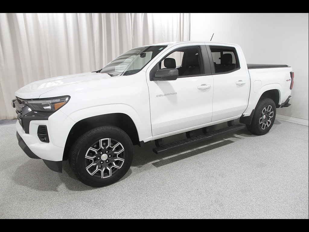 Certified 2024 Chevrolet Colorado LT w/ LT Convenience Package III AWD/4WD image 3