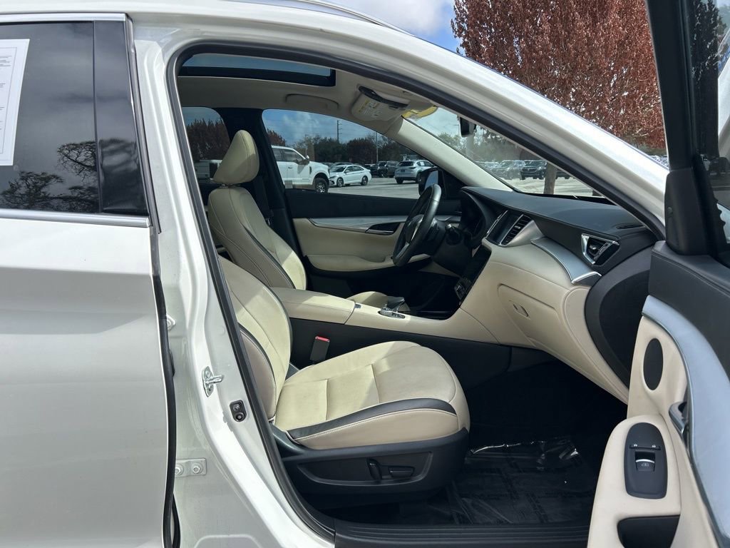 Used 2021 INFINITI QX50 Essential w/ Convenience Package image 40