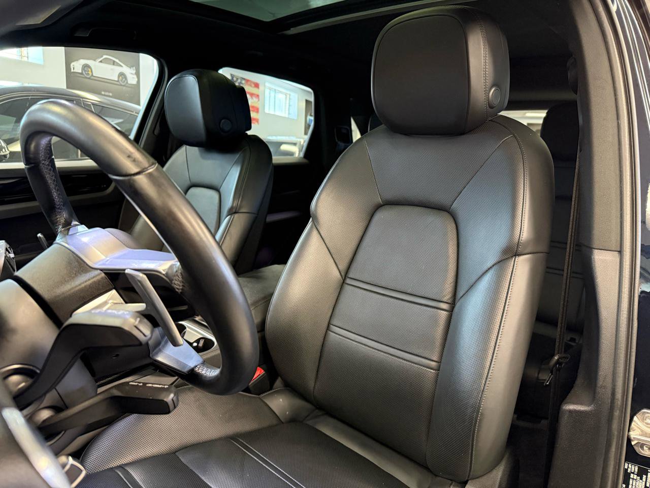 Used 2022 Porsche Cayenne Platinum Edition AWD/4WD image 28