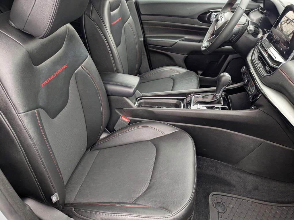Used 2025 Jeep Compass Trailhawk image 31