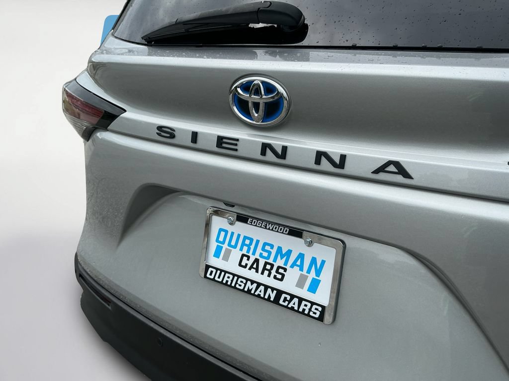 Used 2025 Toyota Sienna XLE FWD image 23