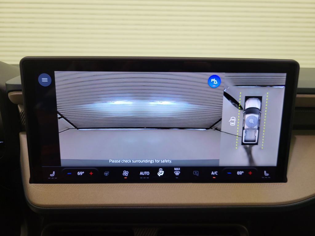 Used 2025 Ford Maverick Lariat w/ 4K Tow Package image 12