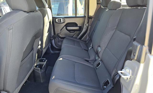 Used 2021 Jeep Gladiator Sport image 12