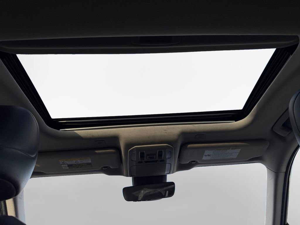 Used 2023 Toyota Highlander XLE image 22