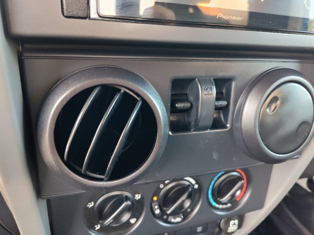 Used 2009 Jeep Wrangler Rubicon w/ PWR Convenience Group AWD/4WD image 20