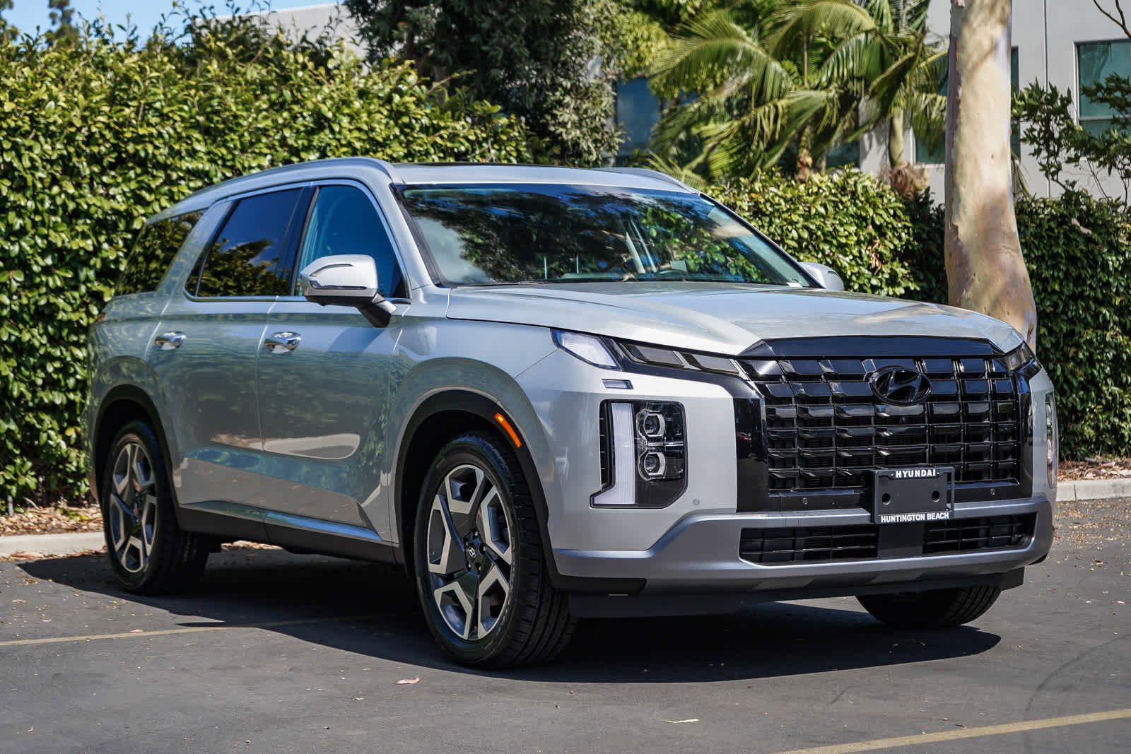 Used 2023 Hyundai Palisade Limited w/ Cargo Package FWD image 3