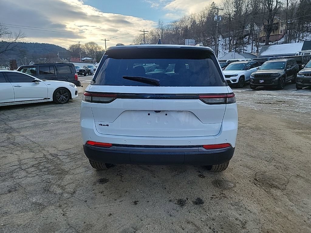 New 2026 Jeep Grand Cherokee Altitude image 4