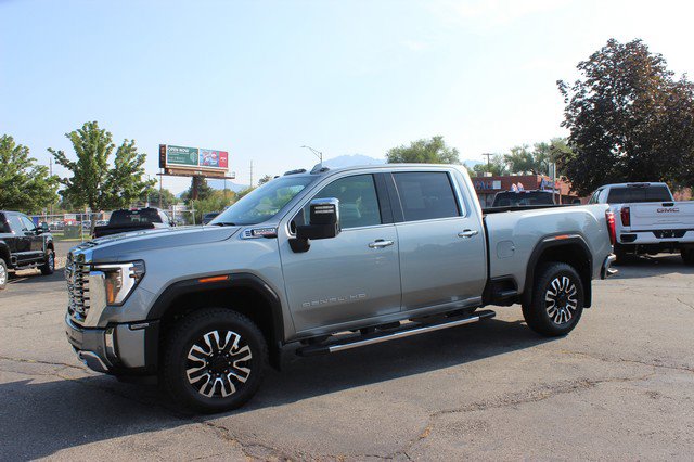 Used 2024 GMC Sierra 3500 Denali image 1