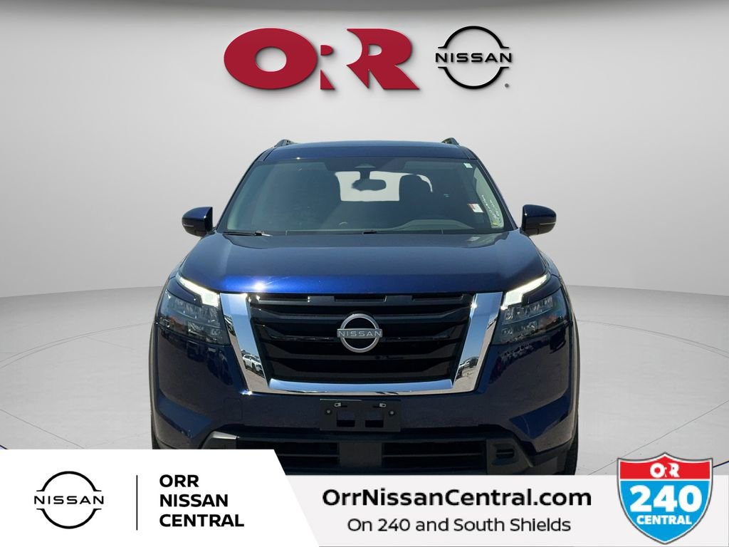 Used 2025 Nissan Pathfinder SV FWD image 2