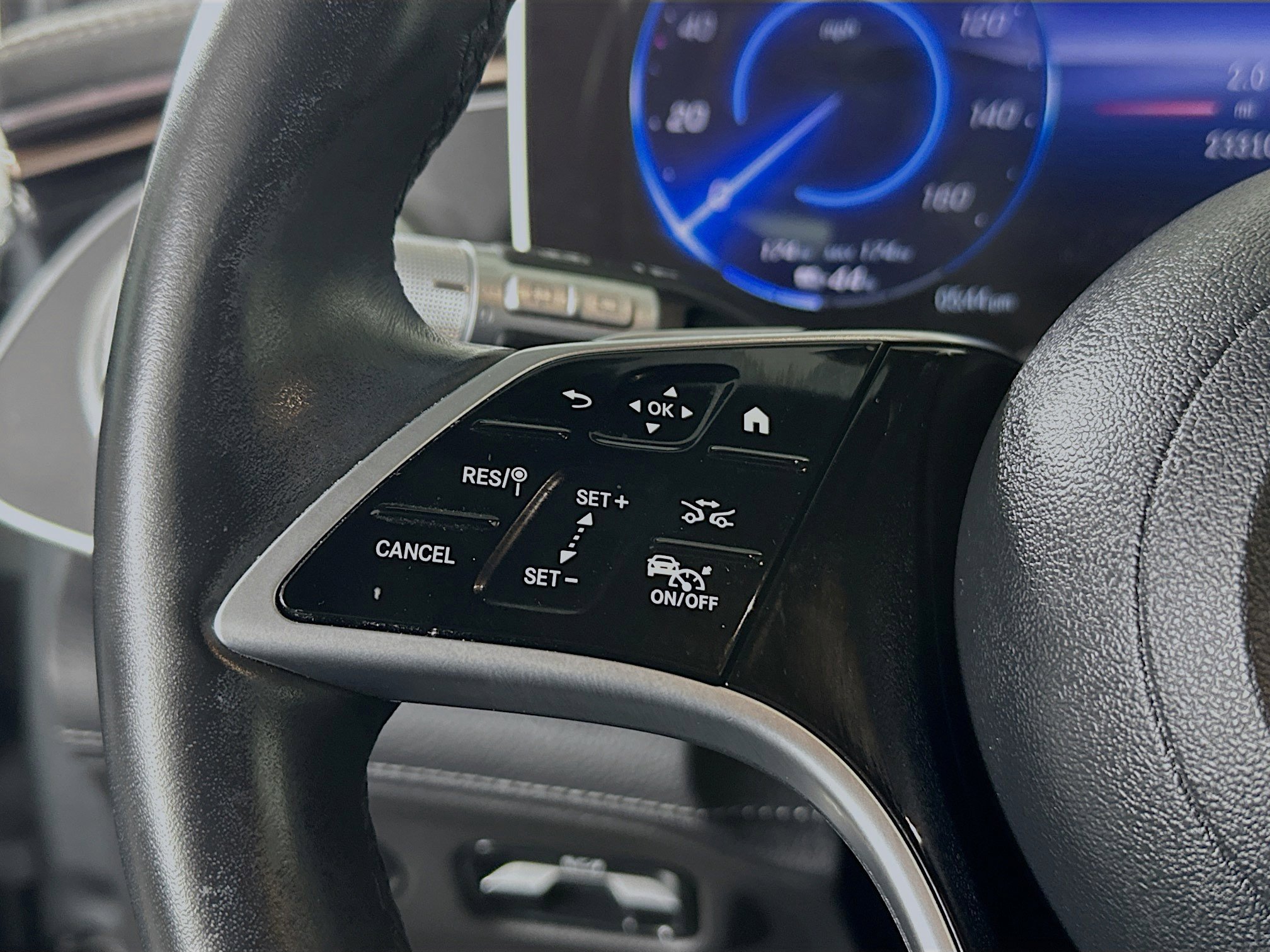 Used 2023 Mercedes-Benz EQS 450+ SUV image 16