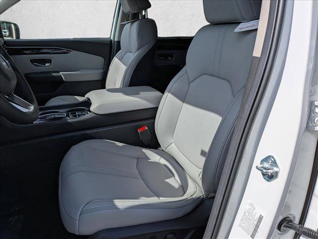 New 2025 Honda Pilot Touring image 4