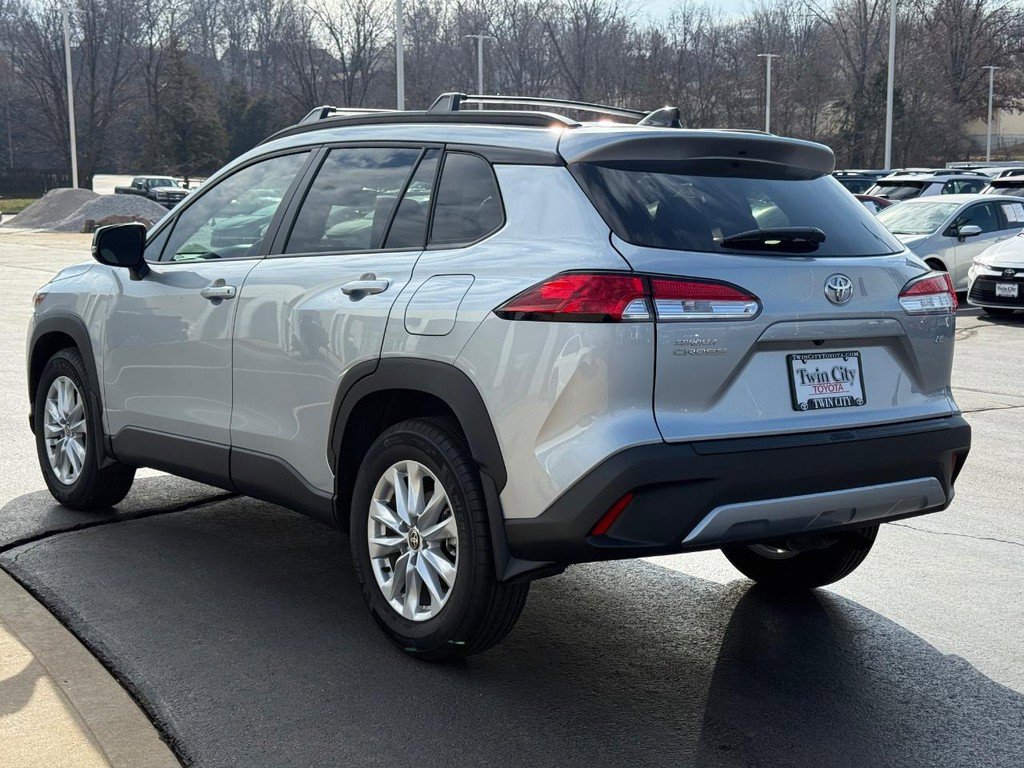 Certified 2025 Toyota Corolla Cross LE image 5