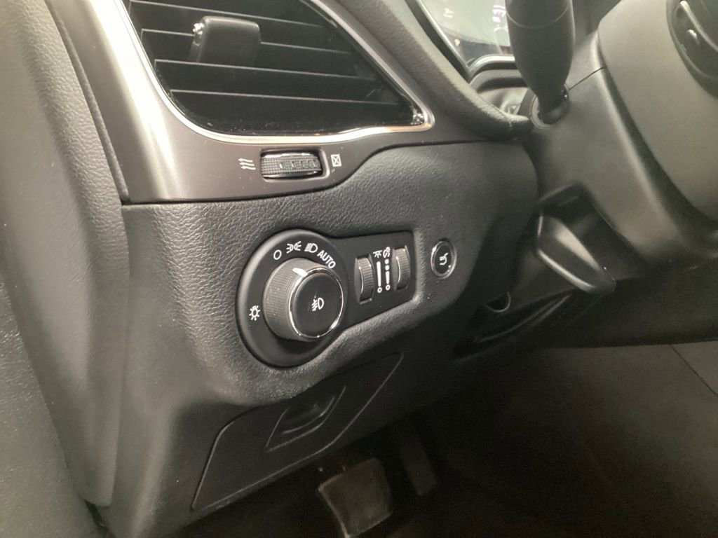 Used 2020 Jeep Cherokee Limited AWD/4WD image 9