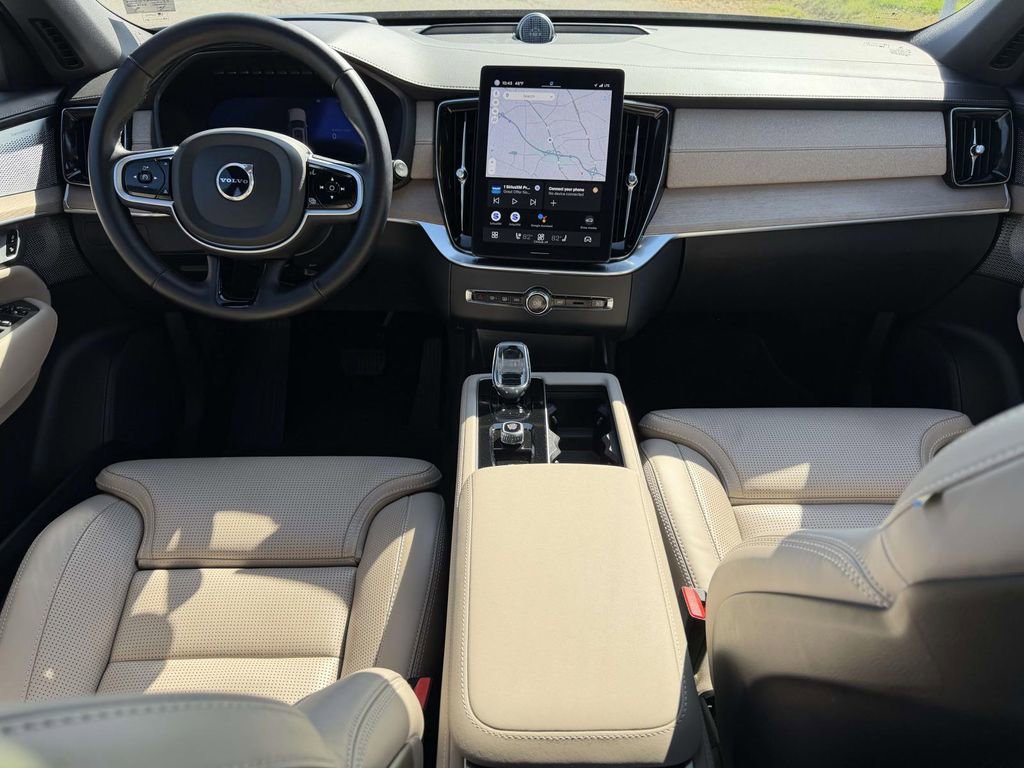 Used 2025 Volvo XC90 T8 Ultra image 2