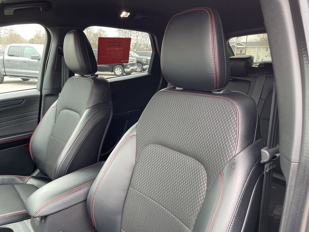 Used 2025 Ford Escape ST-Line w/ Equipment Group 301A image 7