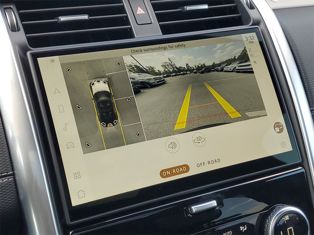 New 2025 Land Rover Discovery Dynamic SE image 22