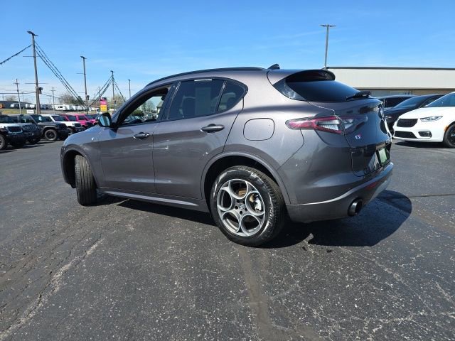 Used 2024 Alfa Romeo Stelvio Ti image 5