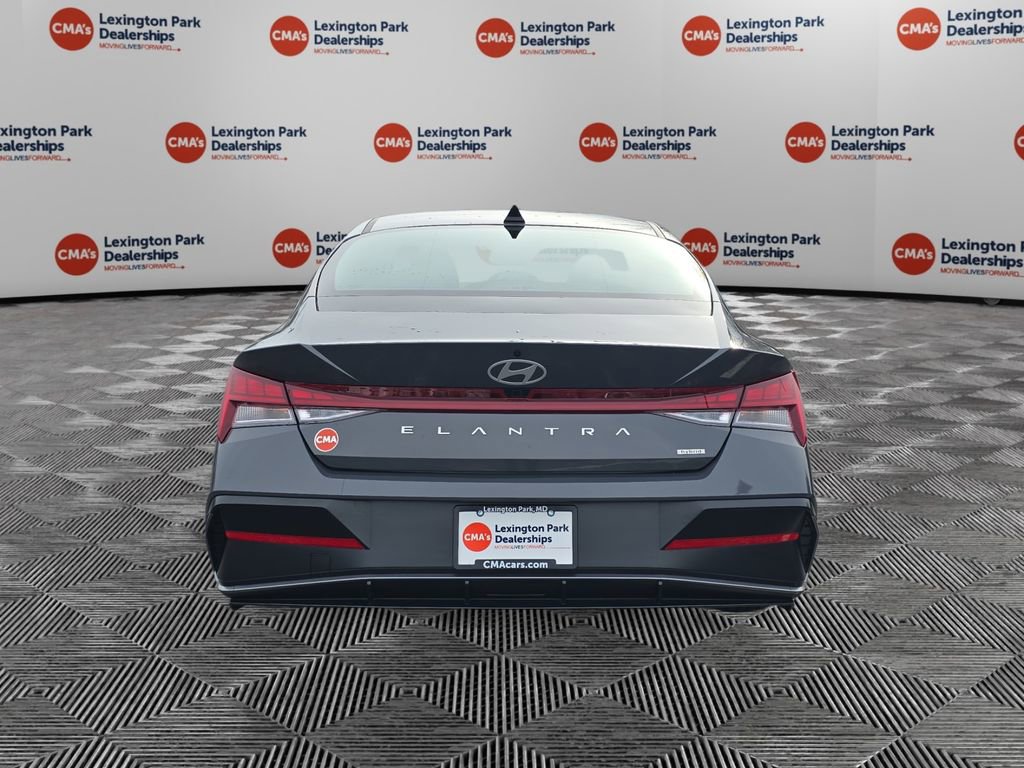 Certified 2025 Hyundai Elantra Limited image 6